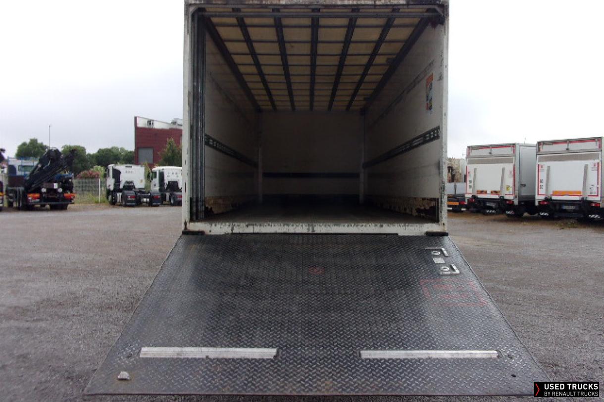 Renault Trucks D Wide 320