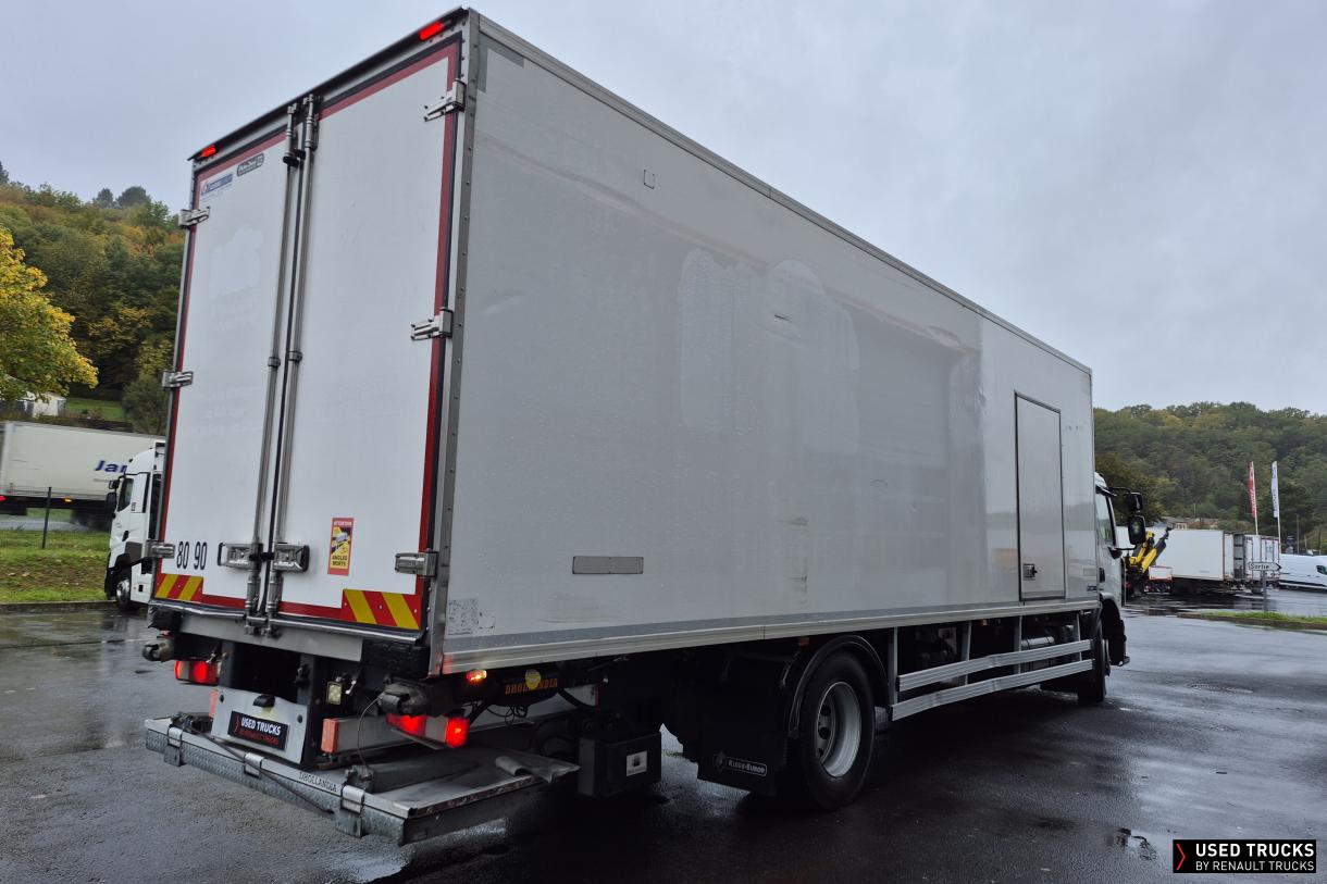 Renault Trucks D Wide 320