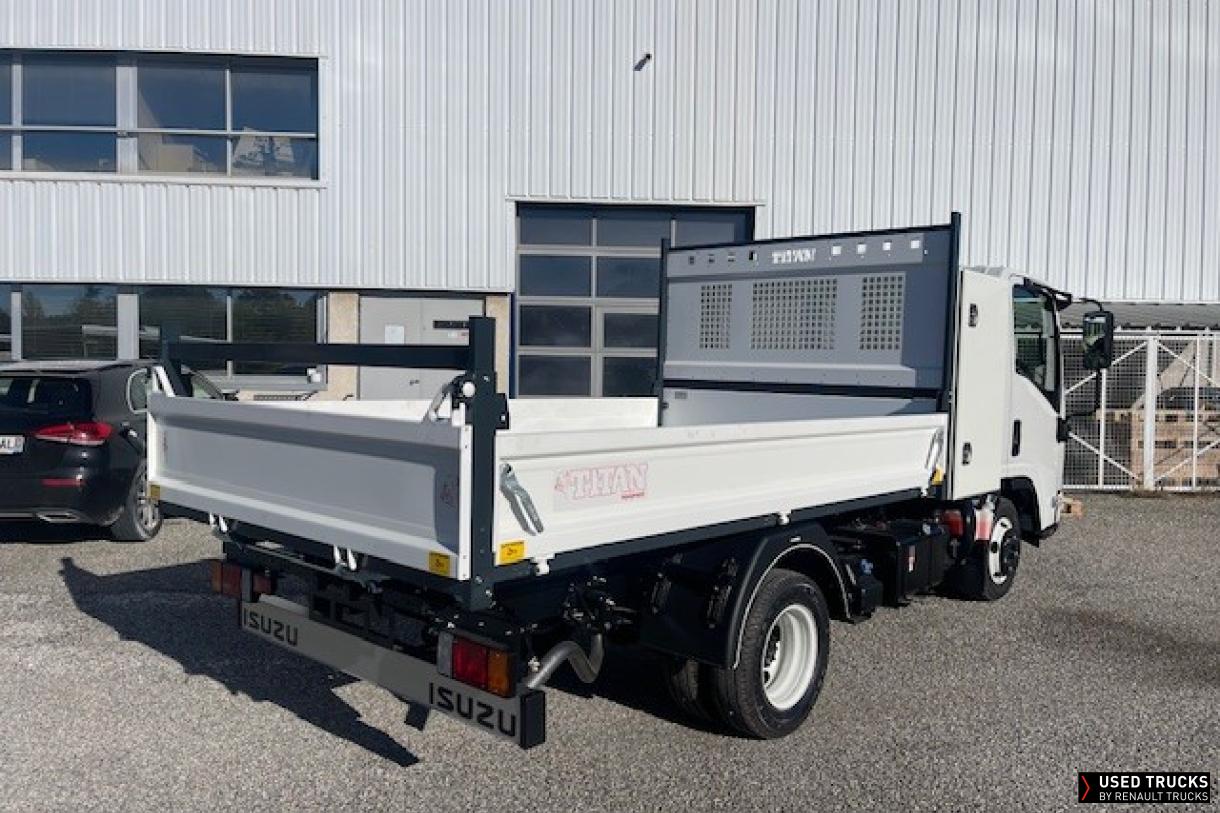 Isuzu M21 120
