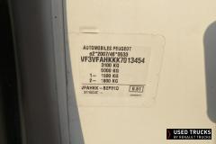 Peugeot Expert
                                          122